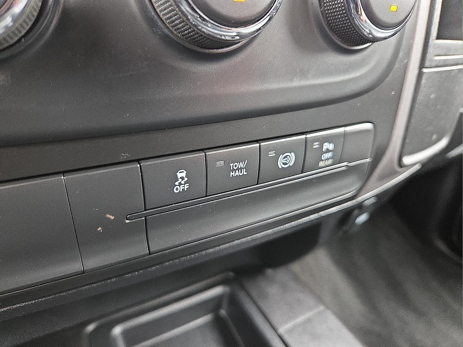 2017 RAM 2500 Tradesman Crew Cab 4x4 6'4" Box