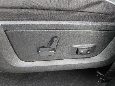 2023 RAM 1500 Classic SLT Crew Cab 4x2 5'7" Box