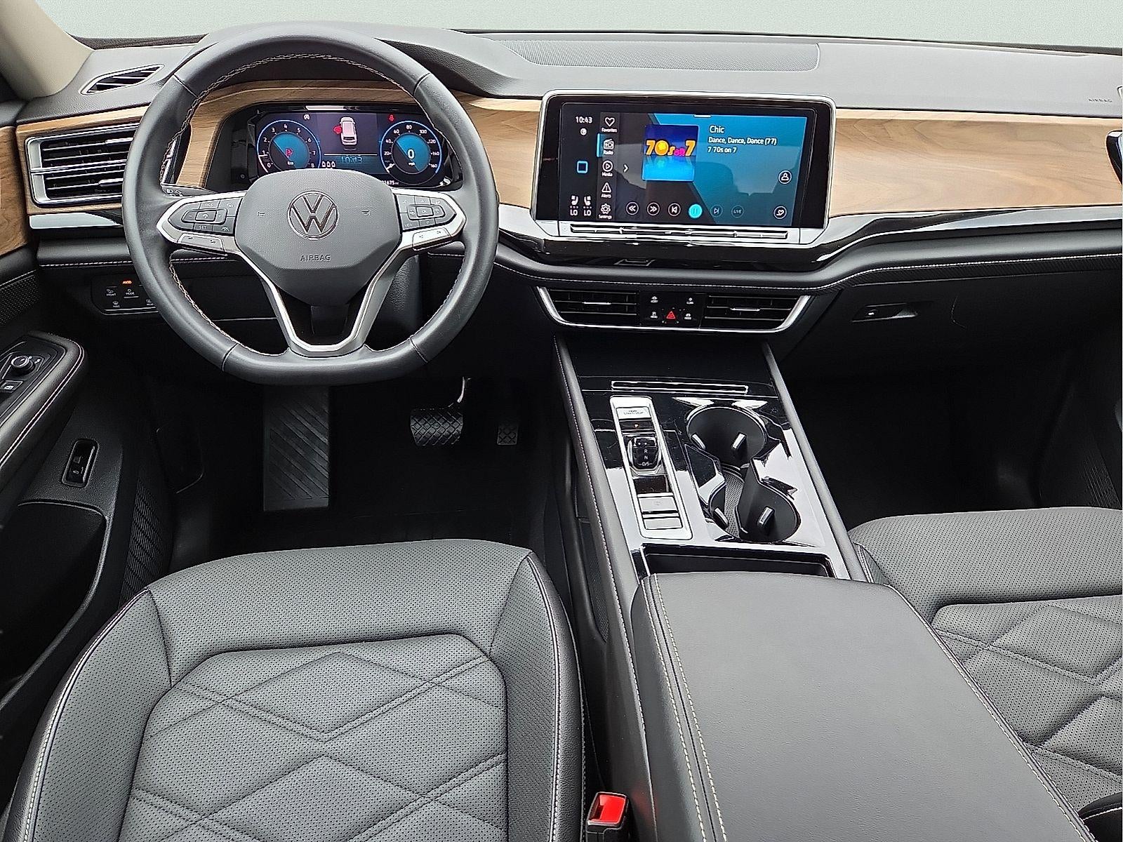 2025 Volkswagen Atlas 2.0T SE w/Technology