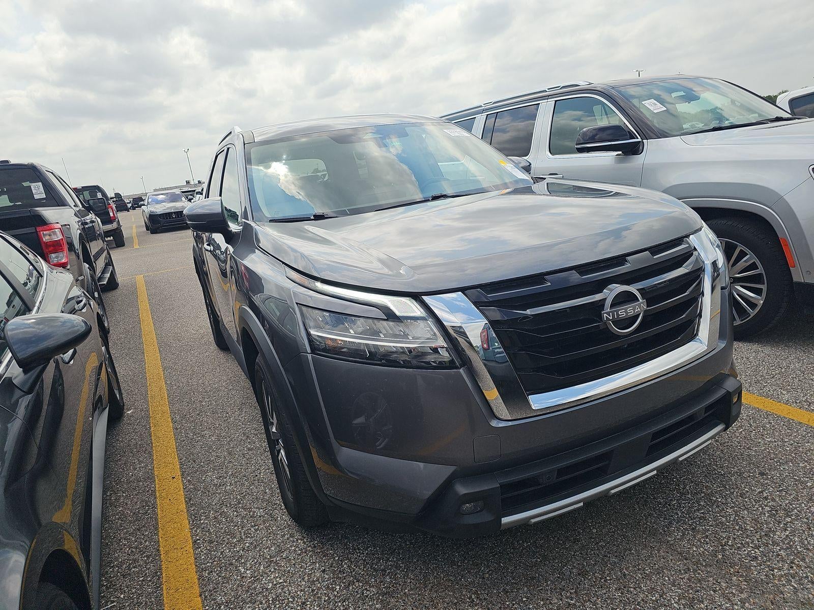 2024 Nissan Pathfinder SL