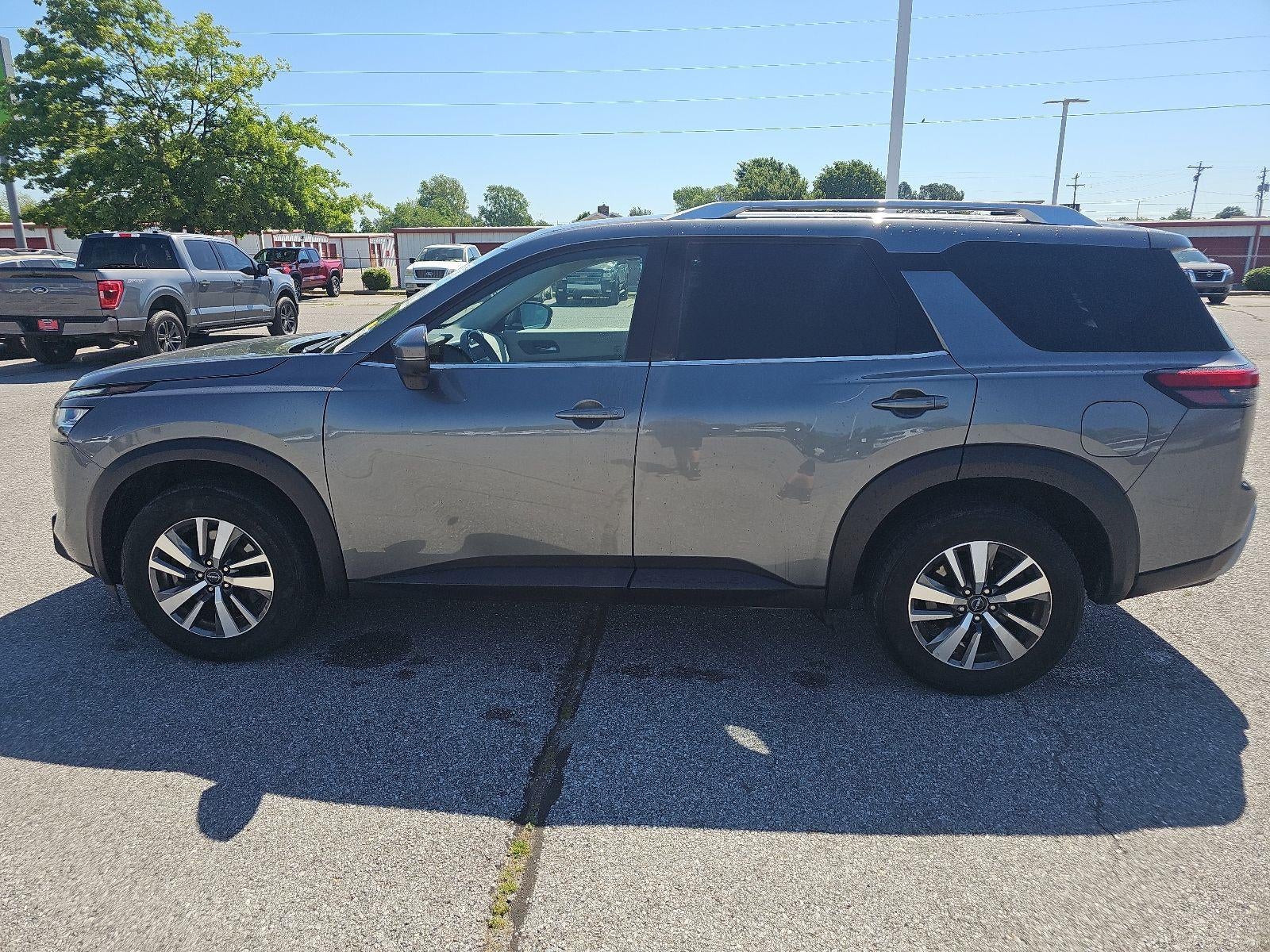 2024 Nissan Pathfinder SL