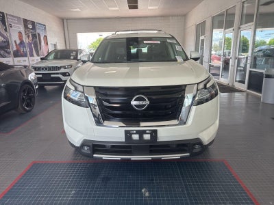 2022 Nissan Pathfinder SL 2WD