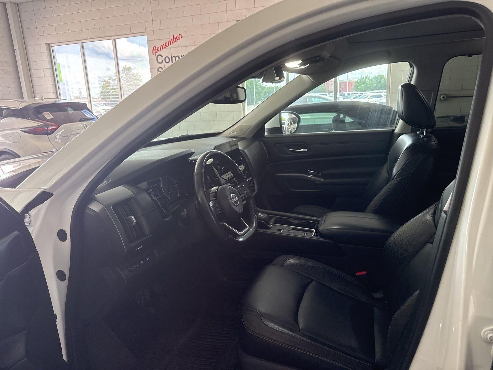 2022 Nissan Pathfinder SL 2WD