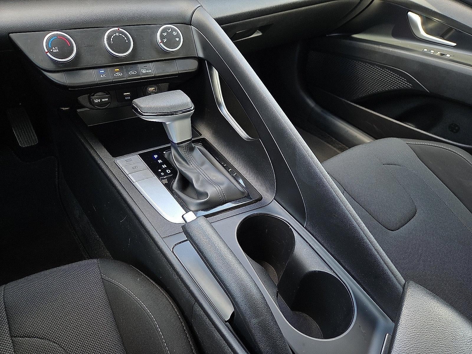2023 Hyundai Elantra SE