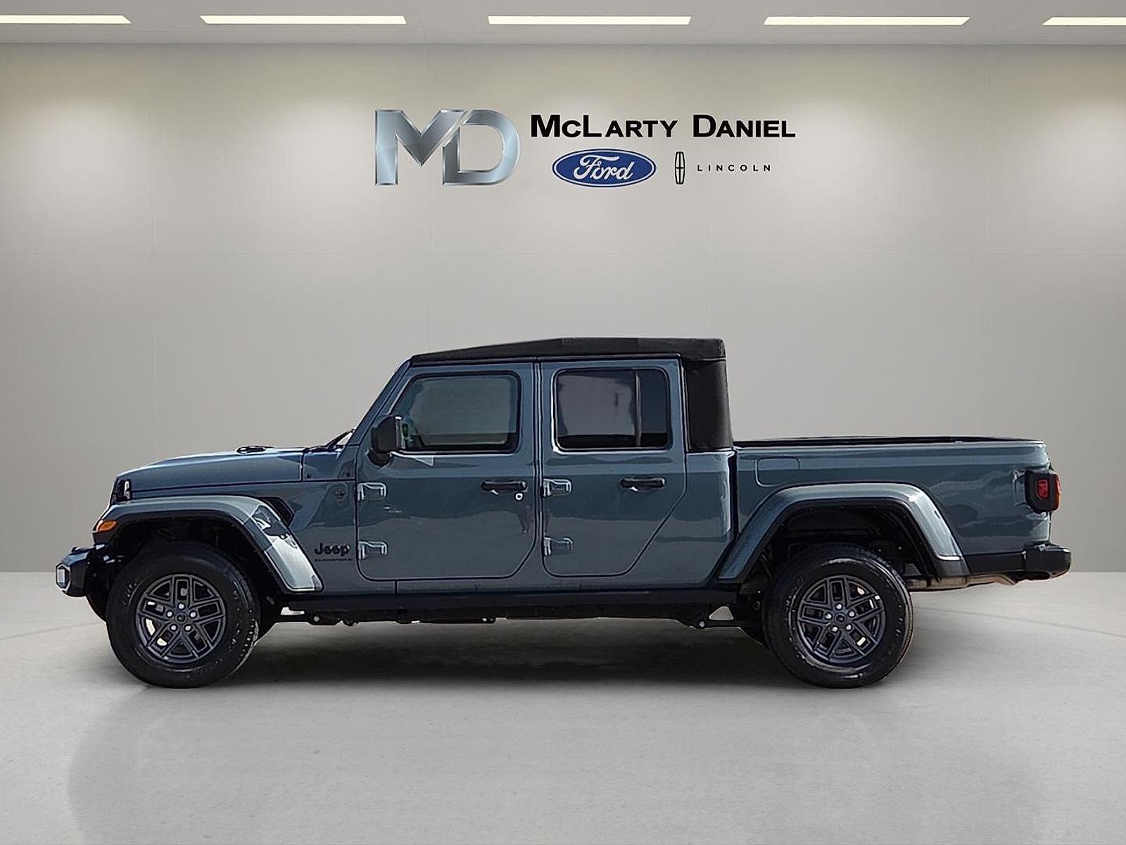 2024 Jeep Gladiator Sport S