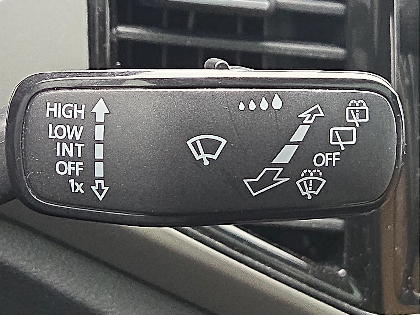 2022 Volkswagen Atlas Cross Sport 3.6L V6 SEL Premium R-Line