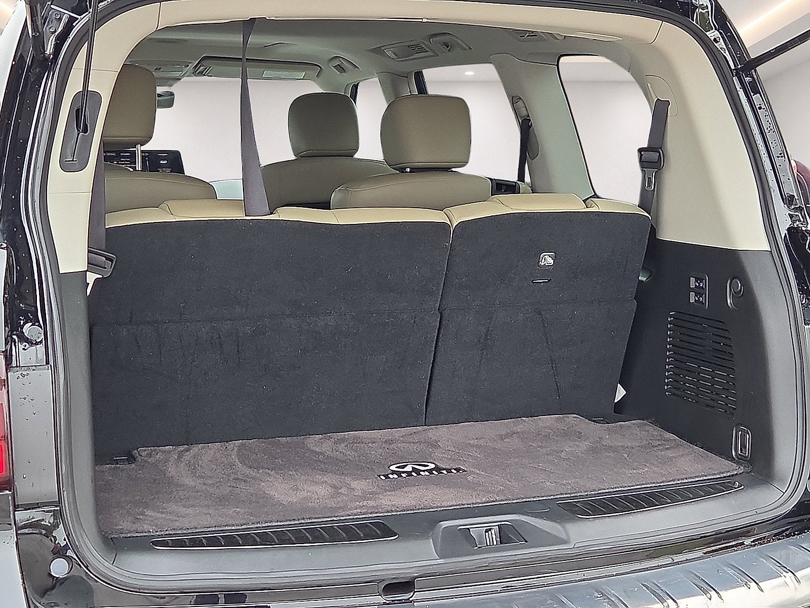 2022 INFINITI QX80 Premium Select