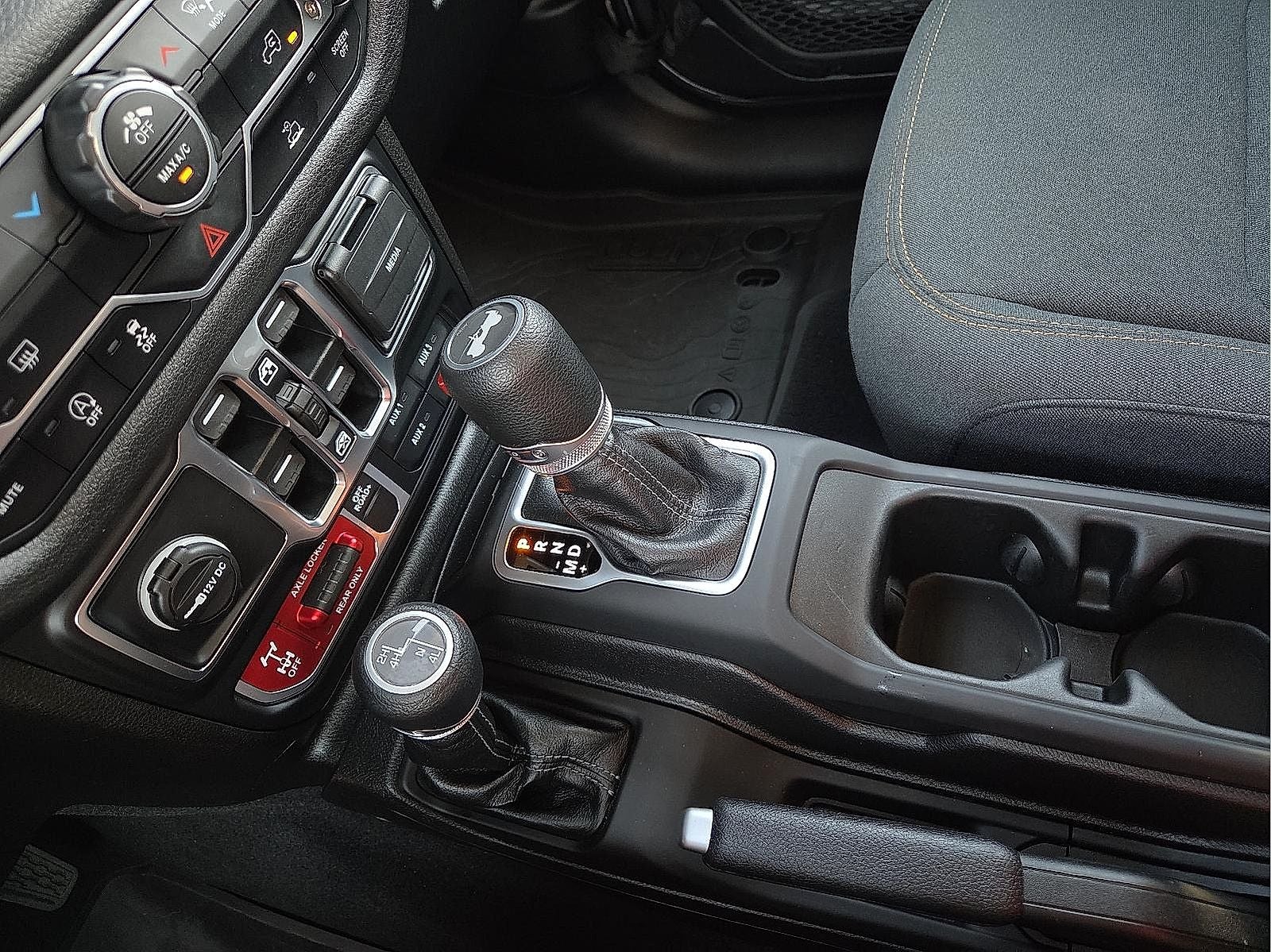 2025 Jeep Wrangler 4-Door Willys 4x4