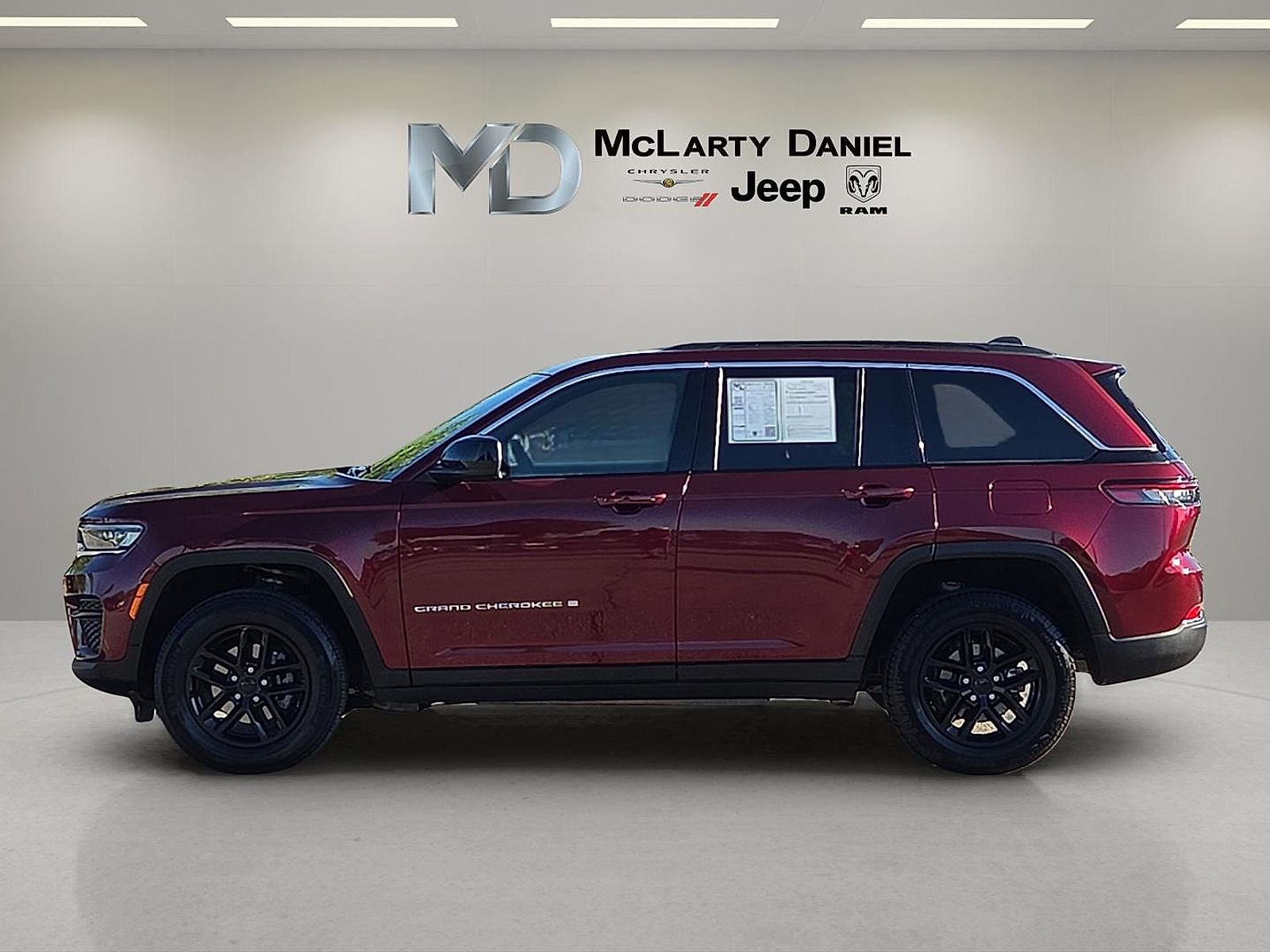 2024 Jeep Grand Cherokee Laredo X 4x4