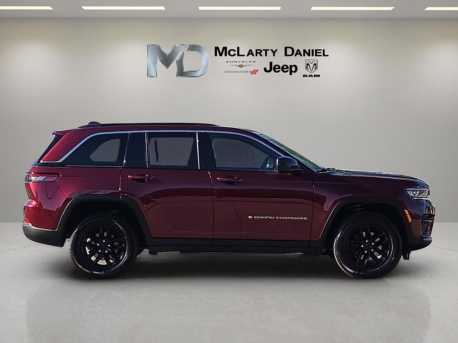 2024 Jeep Grand Cherokee Laredo X 4x4