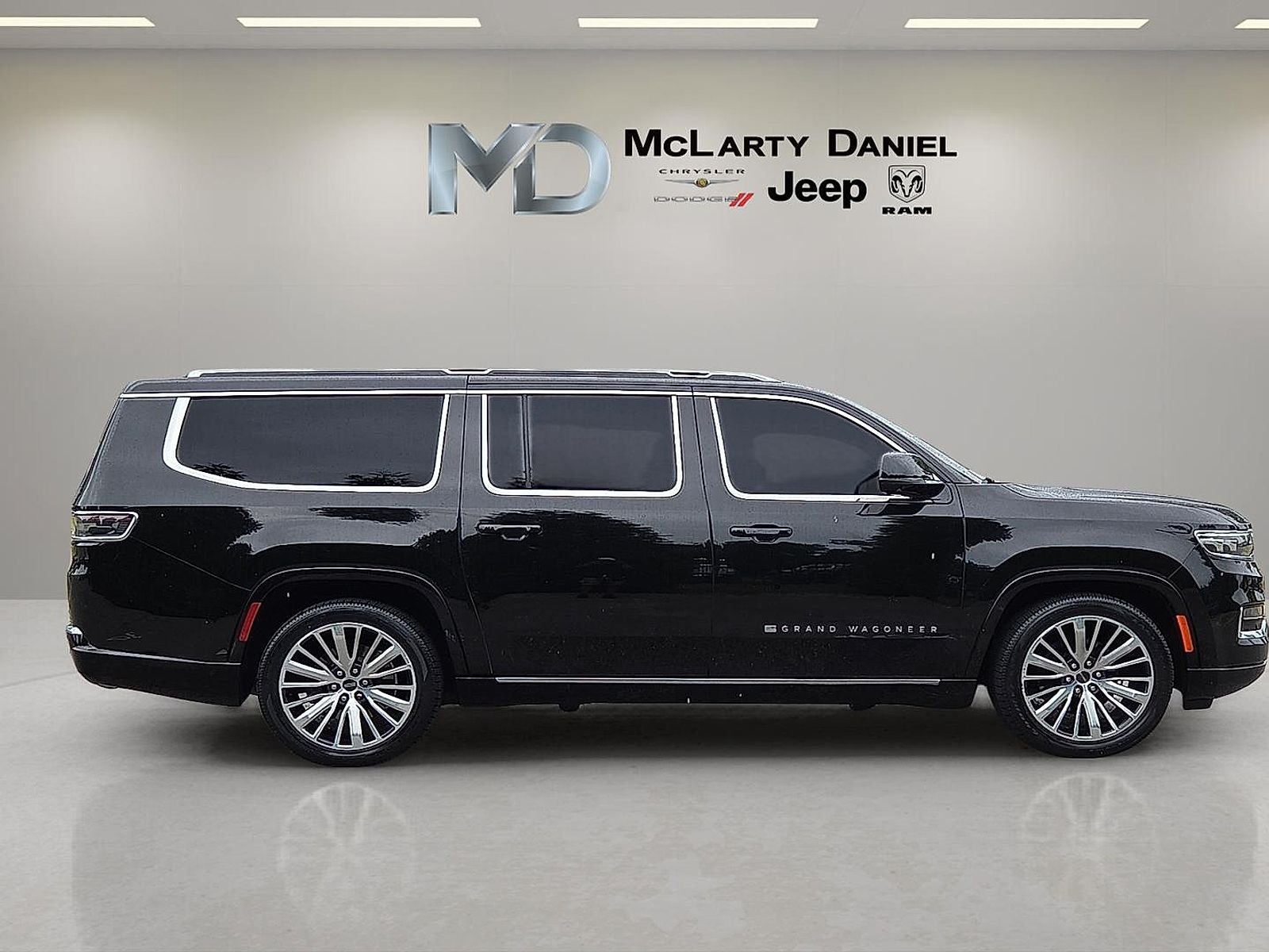 2023 Jeep Grand Wagoneer L Series III 4x4