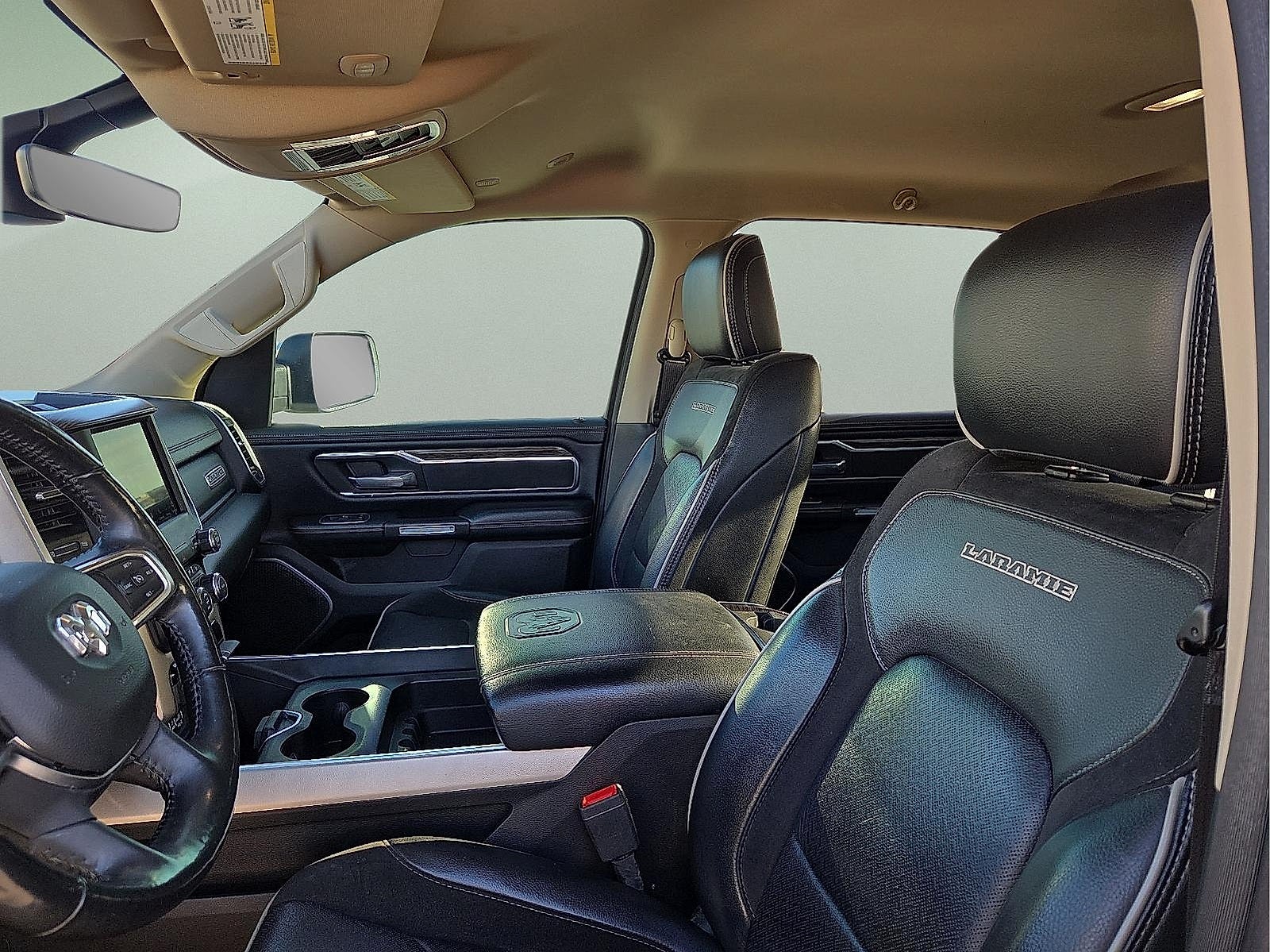 2020 RAM 1500 Laramie Crew Cab 4x4 5'7' Box