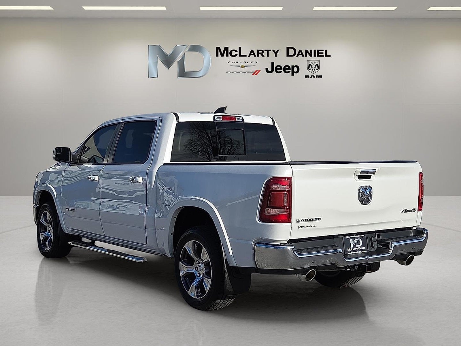 2020 RAM 1500 Laramie Crew Cab 4x4 5'7' Box