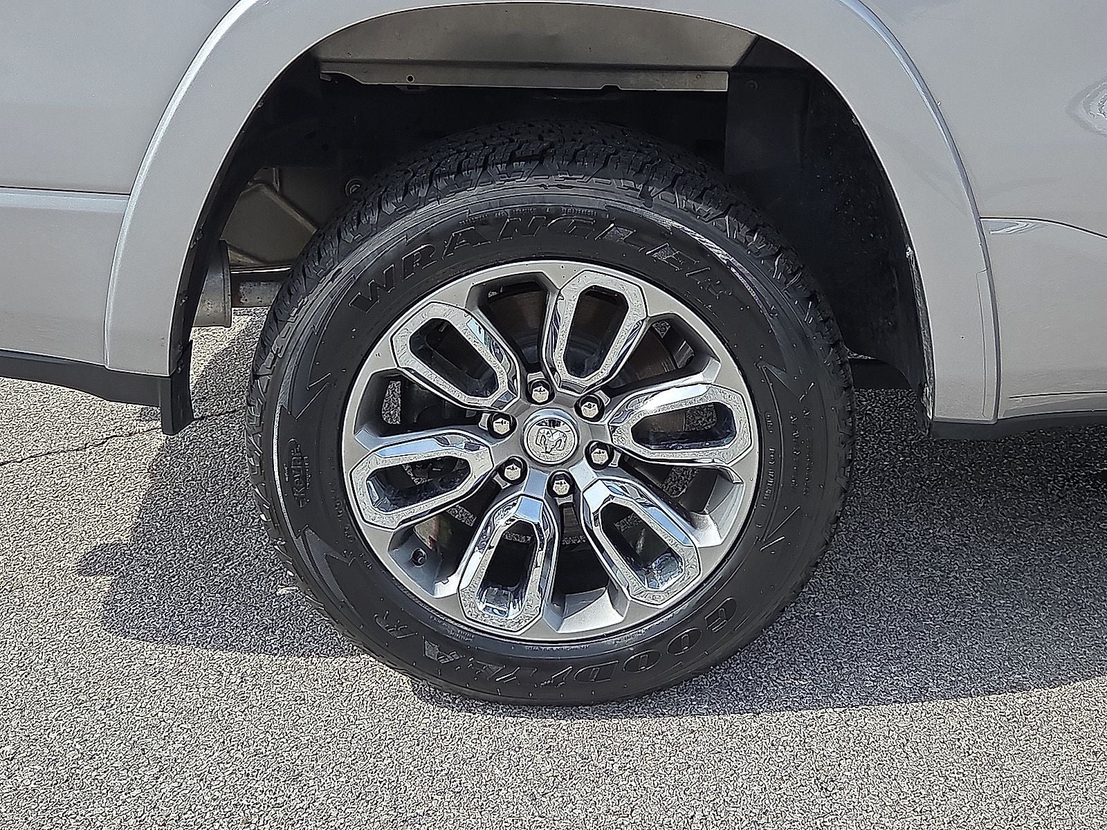 2021 RAM 1500 Laramie Crew Cab 4x4 5'7' Box