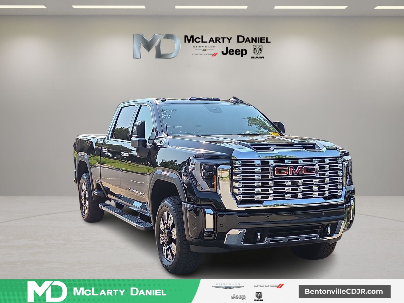 2025 GMC Sierra 2500HD 4WD Crew Cab Standard Bed Denali
