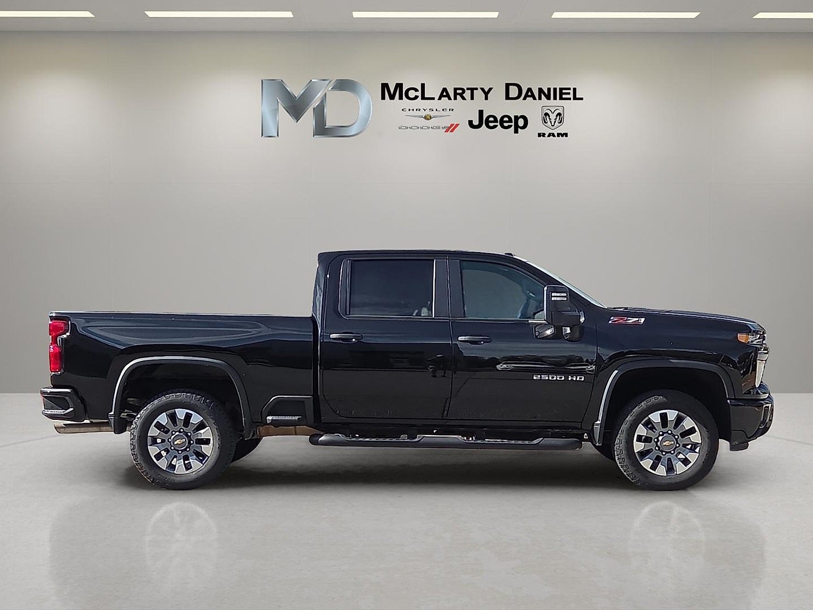 2025 Chevrolet Silverado 2500HD 4WD Crew Cab Standard Bed Custom