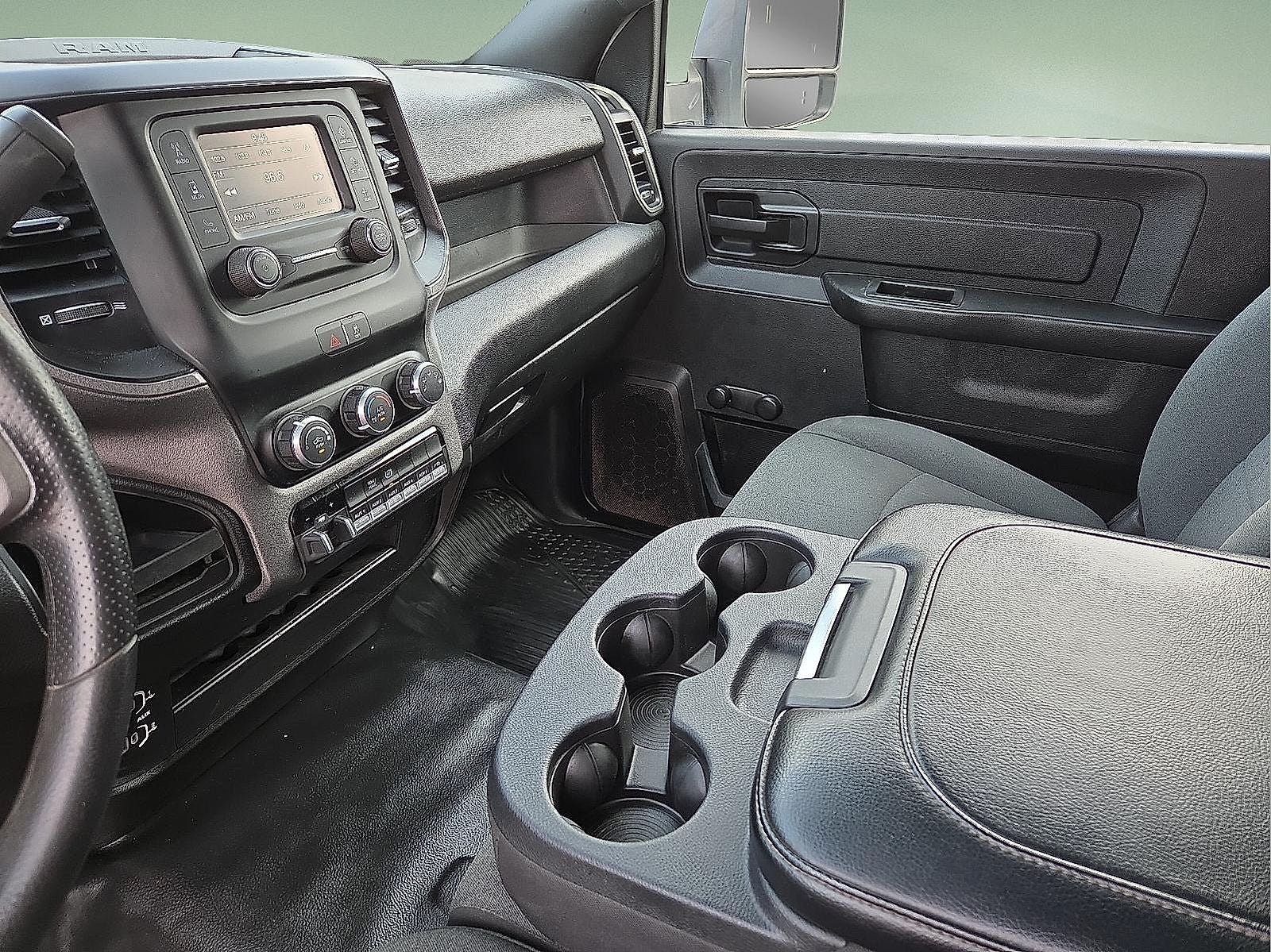 2023 RAM 5500 Chassis Tradesman/SLT