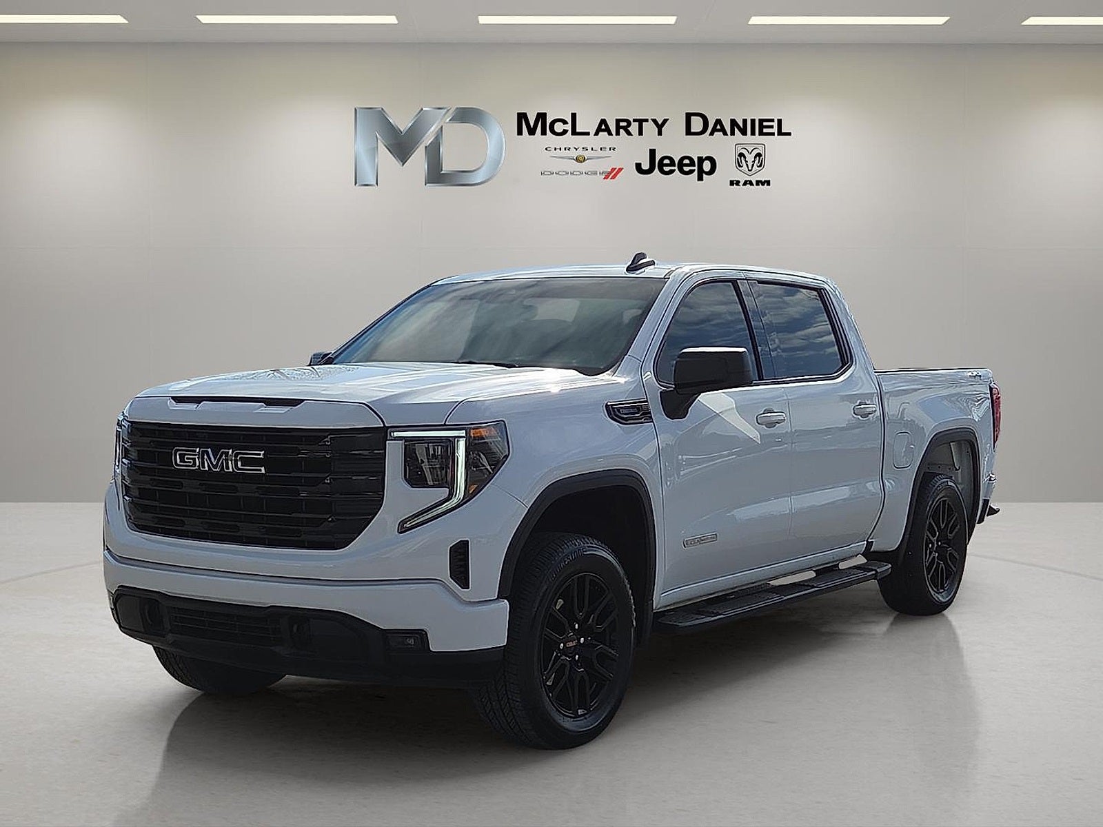 2025 GMC Sierra 1500 4WD Crew Cab Short Box Elevation with 3SB