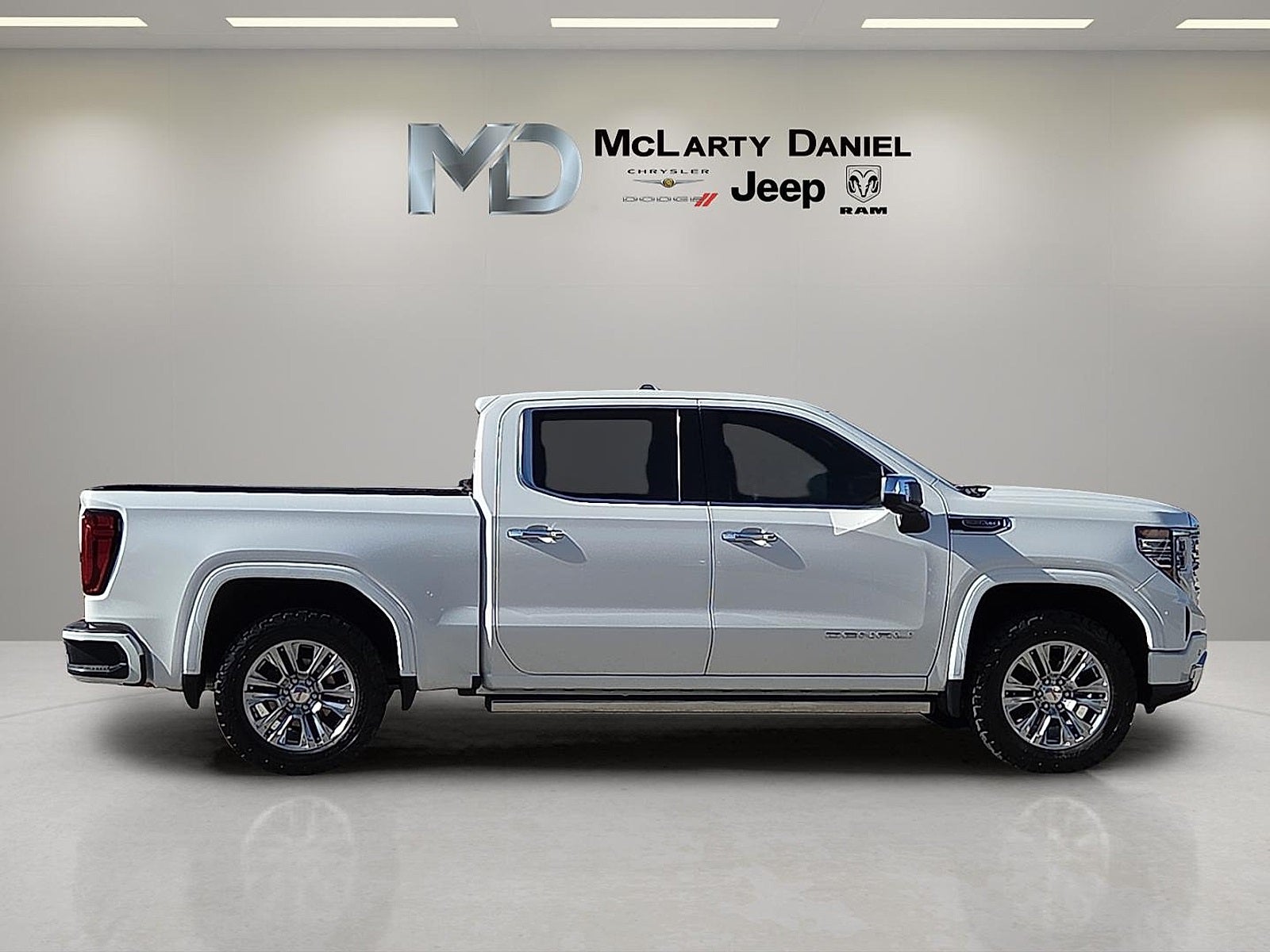 2022 GMC Sierra 1500 4WD Crew Cab Short Box Denali