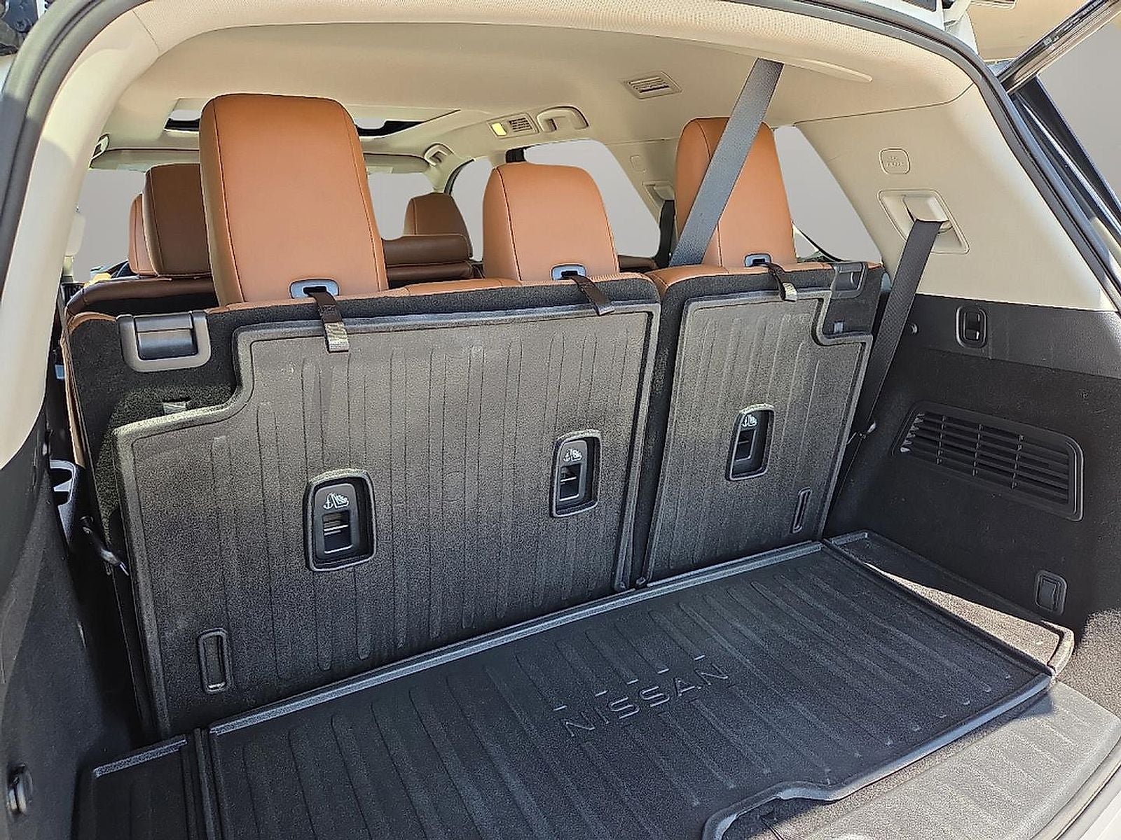 2023 Nissan Pathfinder Platinum FWD