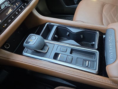 2023 Nissan Pathfinder Platinum FWD