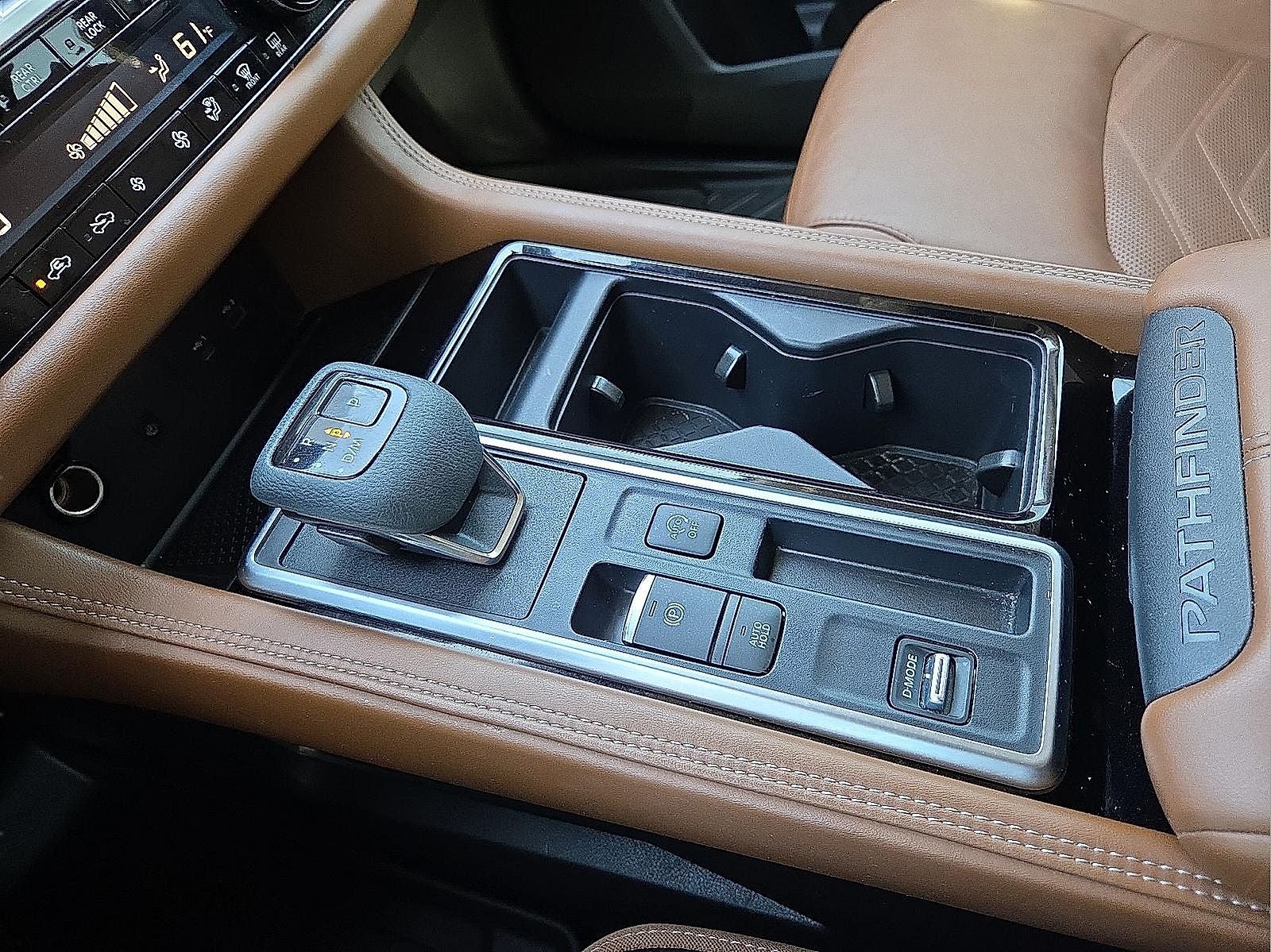 2023 Nissan Pathfinder Platinum FWD