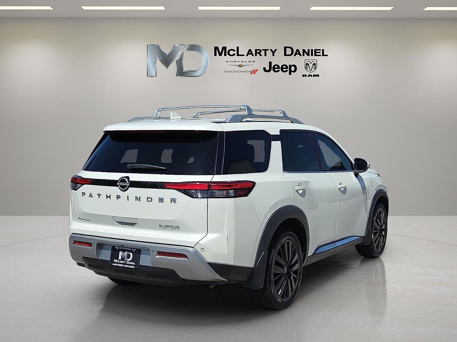 2023 Nissan Pathfinder Platinum FWD