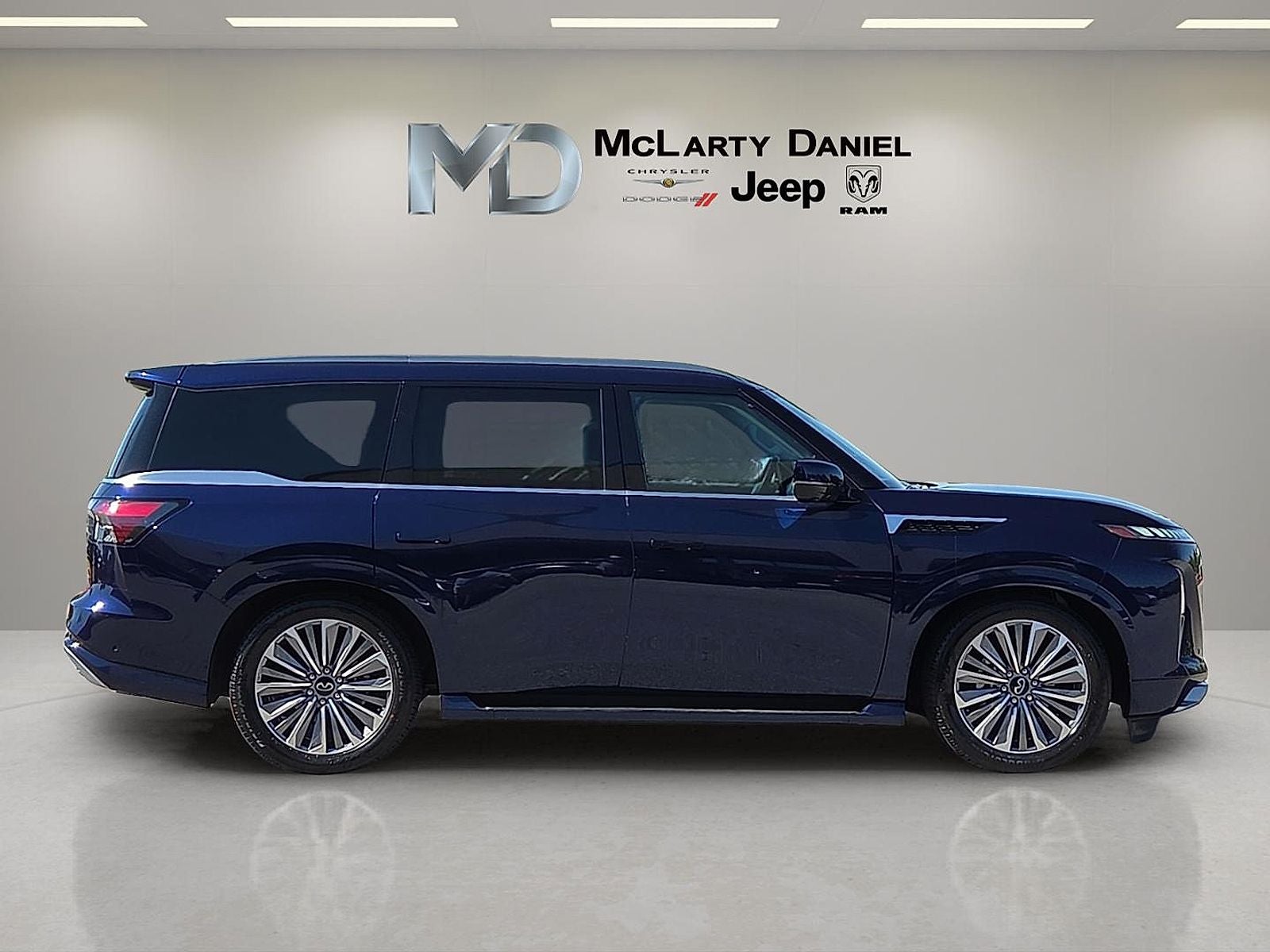 2025 INFINITI QX80 SENSORY AWD