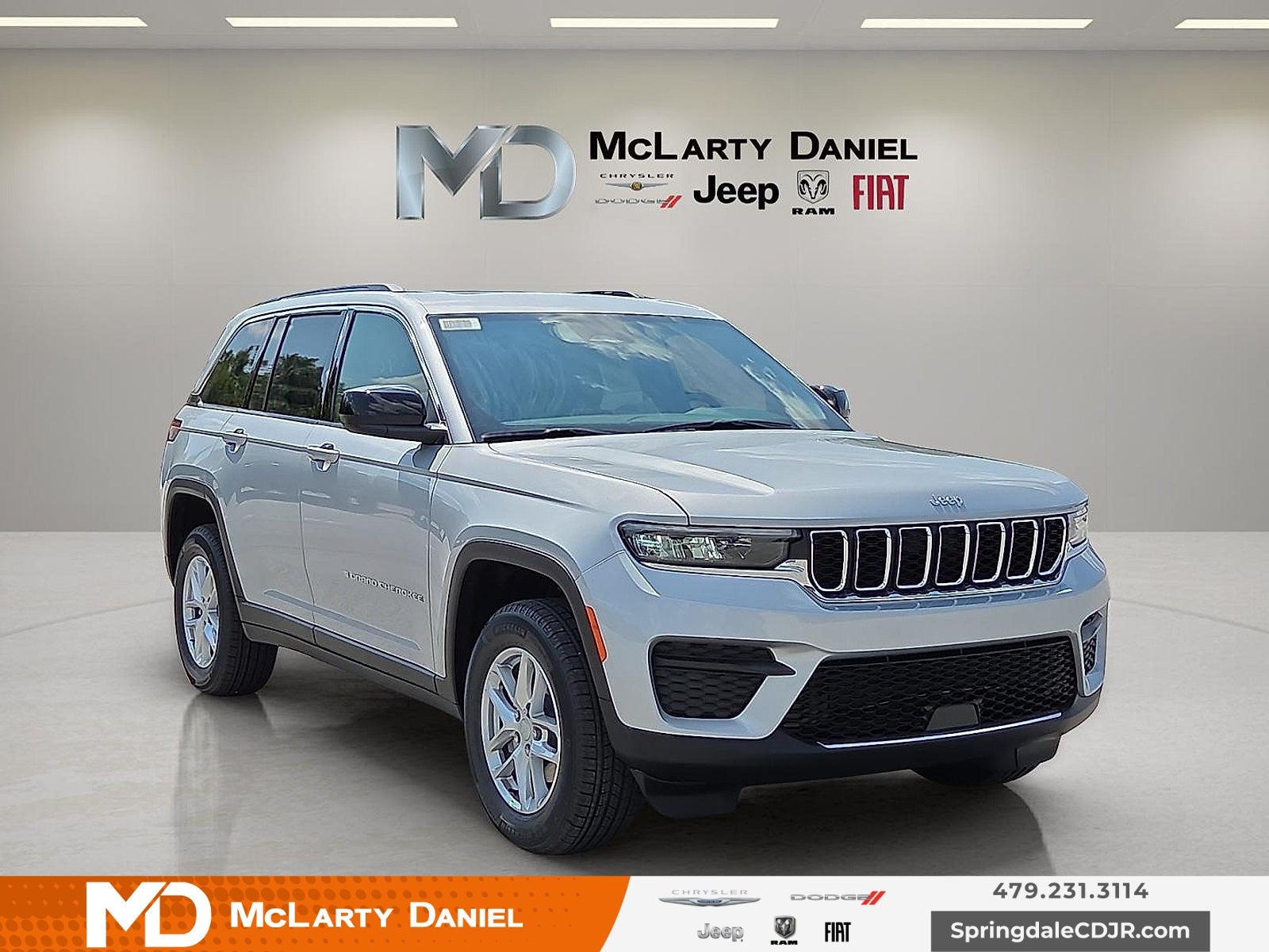 2025 Jeep Grand Cherokee GRAND CHEROKEE LAREDO X 4X4