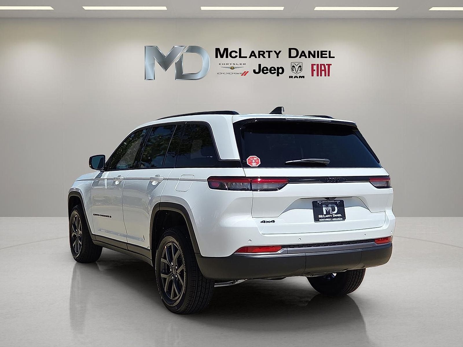 2027 Jeep Grand Cherokee GRAND CHEROKEE LAREDO ALTITUDE 4X4
