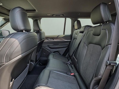 2027 Jeep Grand Cherokee Laredo Altitude