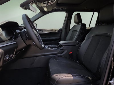 2027 Jeep Grand Cherokee Laredo Altitude