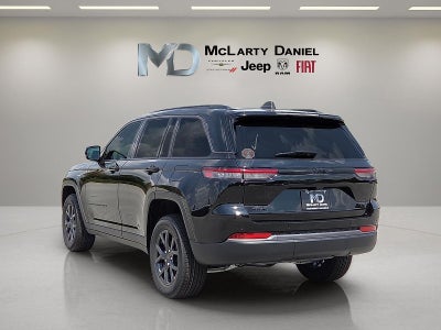 2027 Jeep Grand Cherokee Laredo Altitude