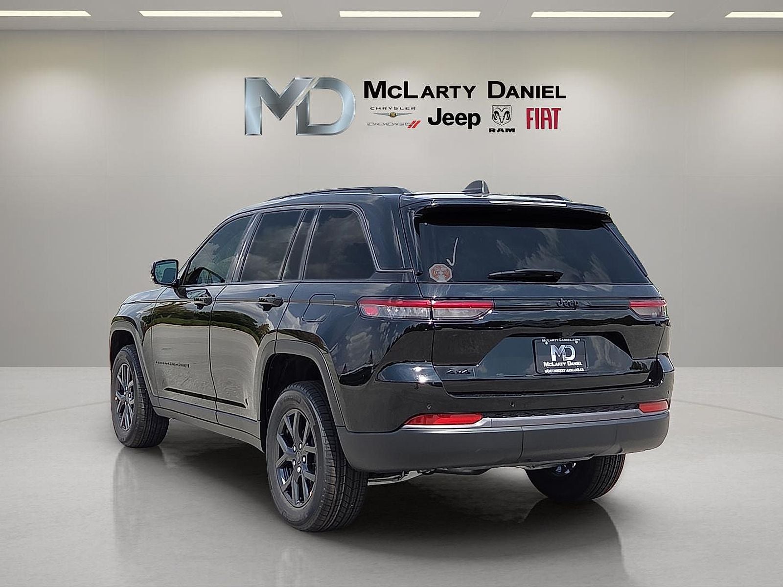 2027 Jeep Grand Cherokee Laredo Altitude