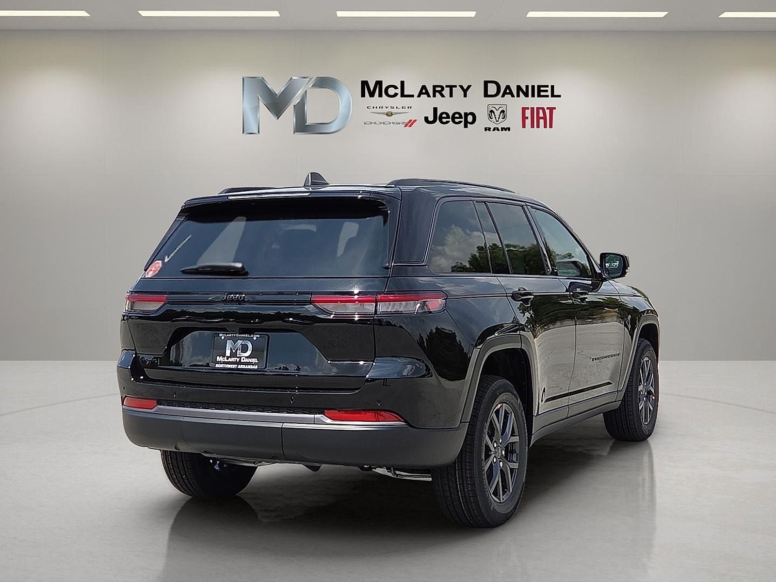 2027 Jeep Grand Cherokee Laredo Altitude