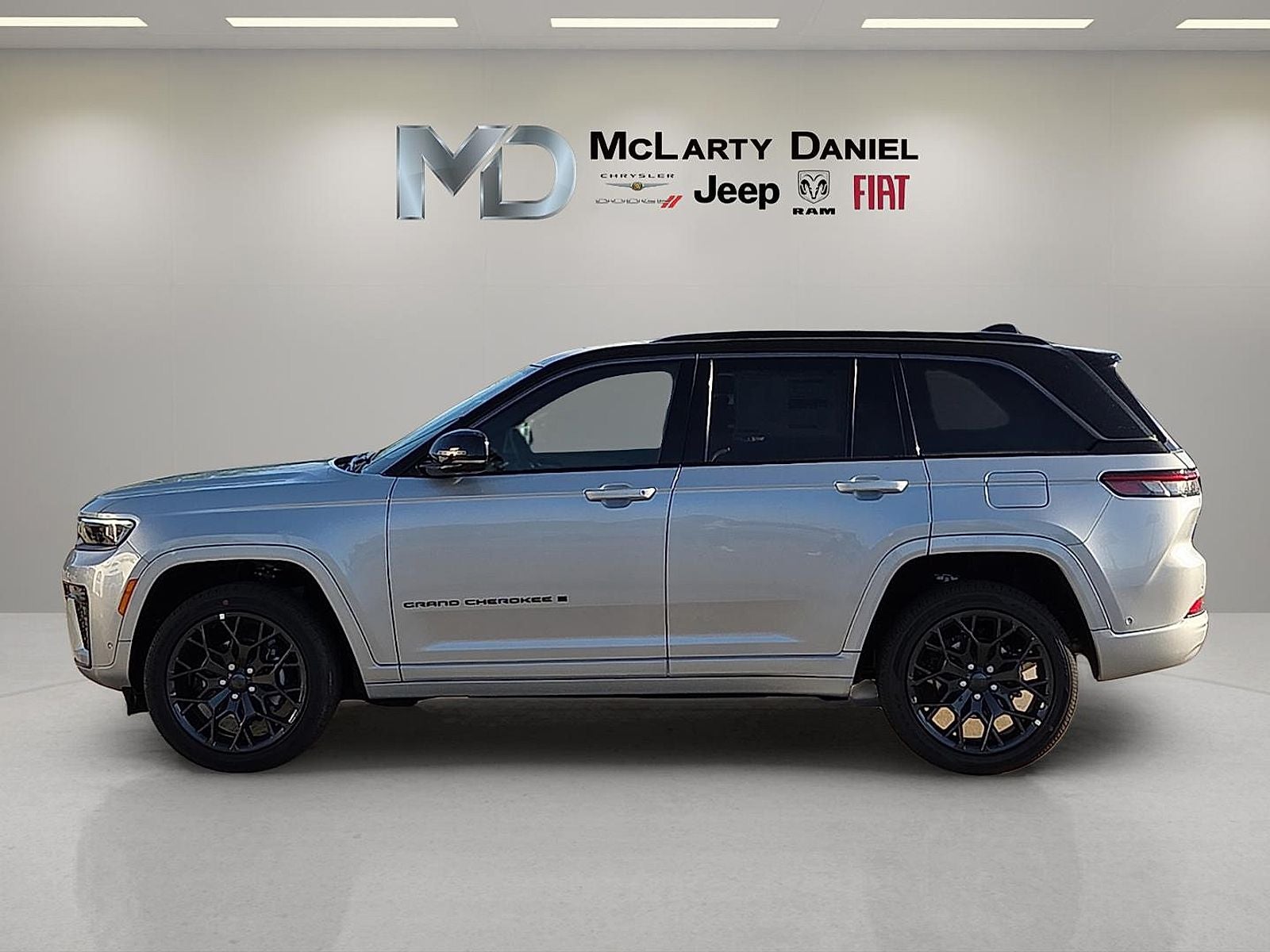 2026 Jeep Grand Cherokee GRAND CHEROKEE SUMMIT 4X4