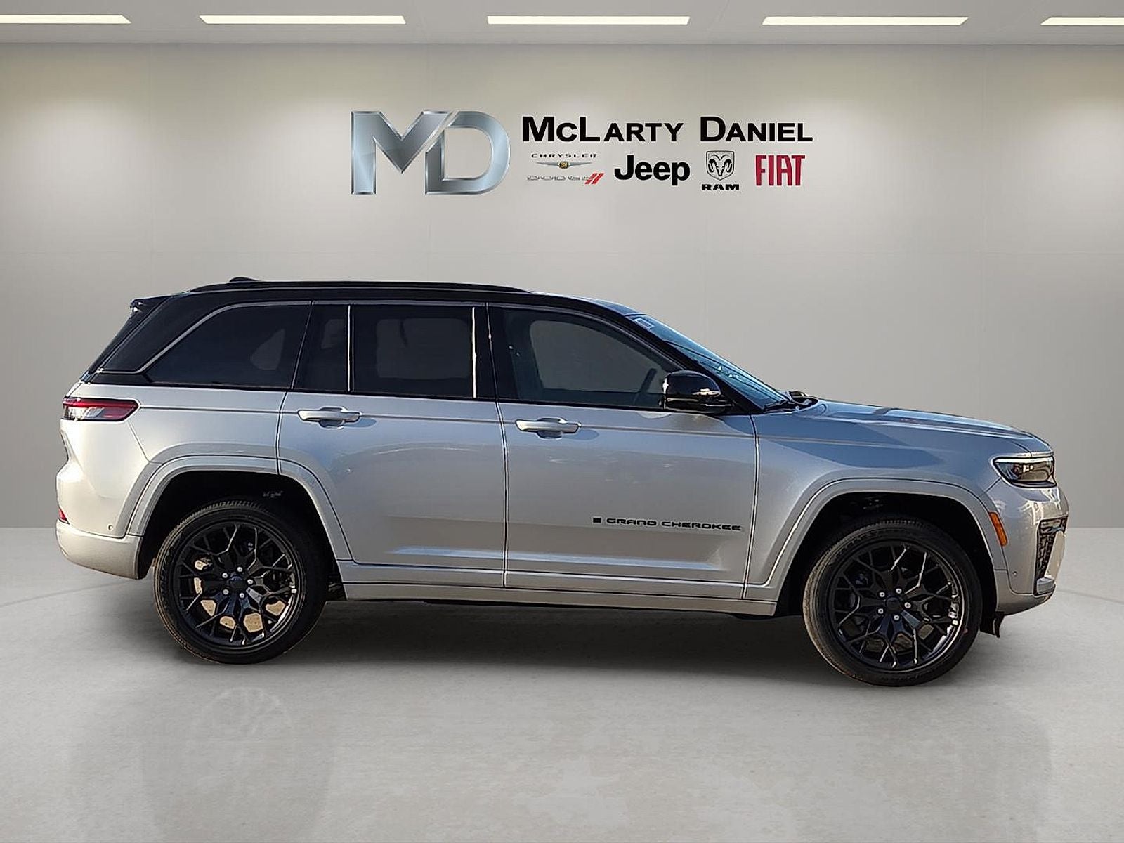 2026 Jeep Grand Cherokee GRAND CHEROKEE SUMMIT 4X4