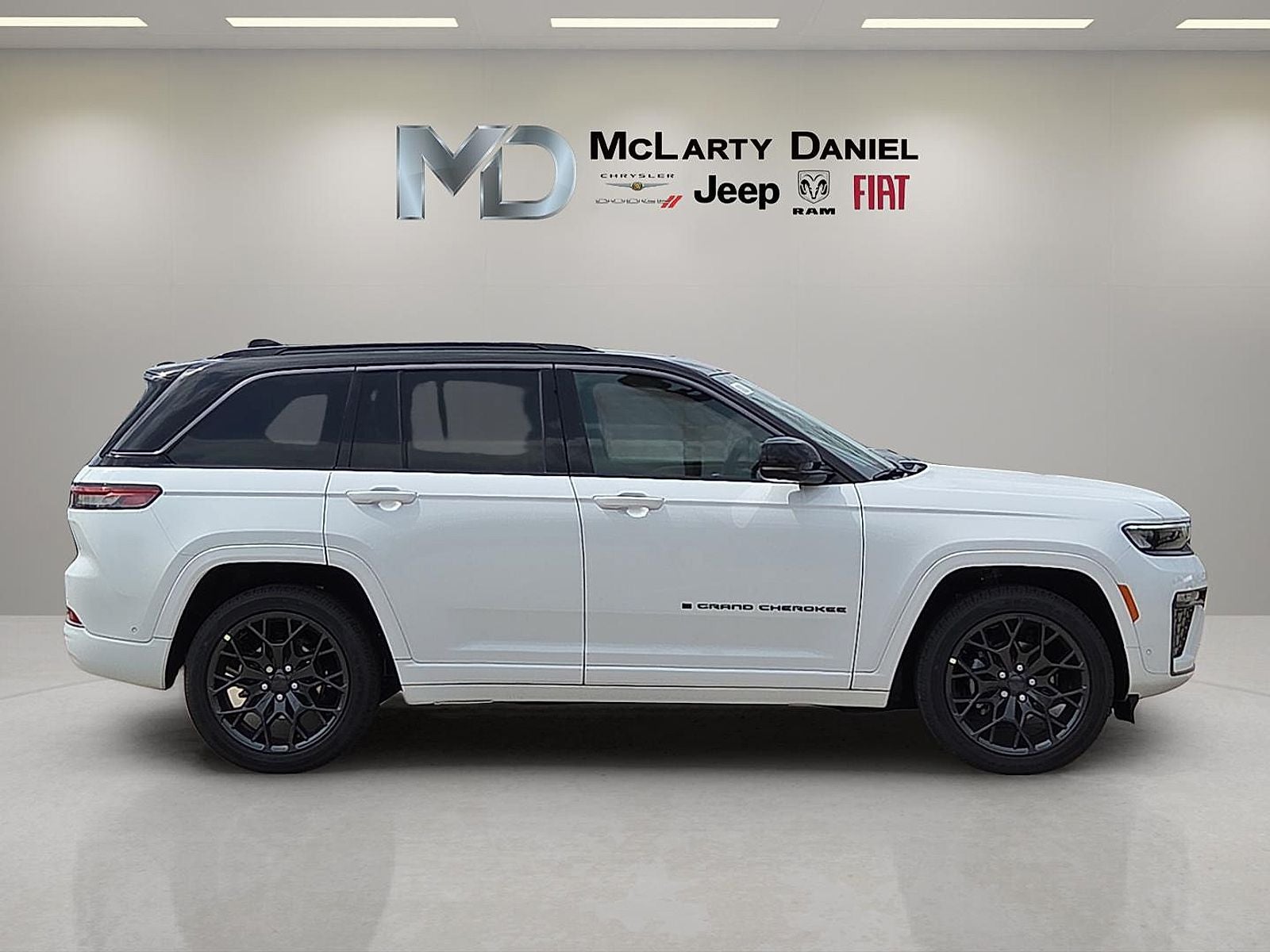 2026 Jeep Grand Cherokee GRAND CHEROKEE SUMMIT 4X4