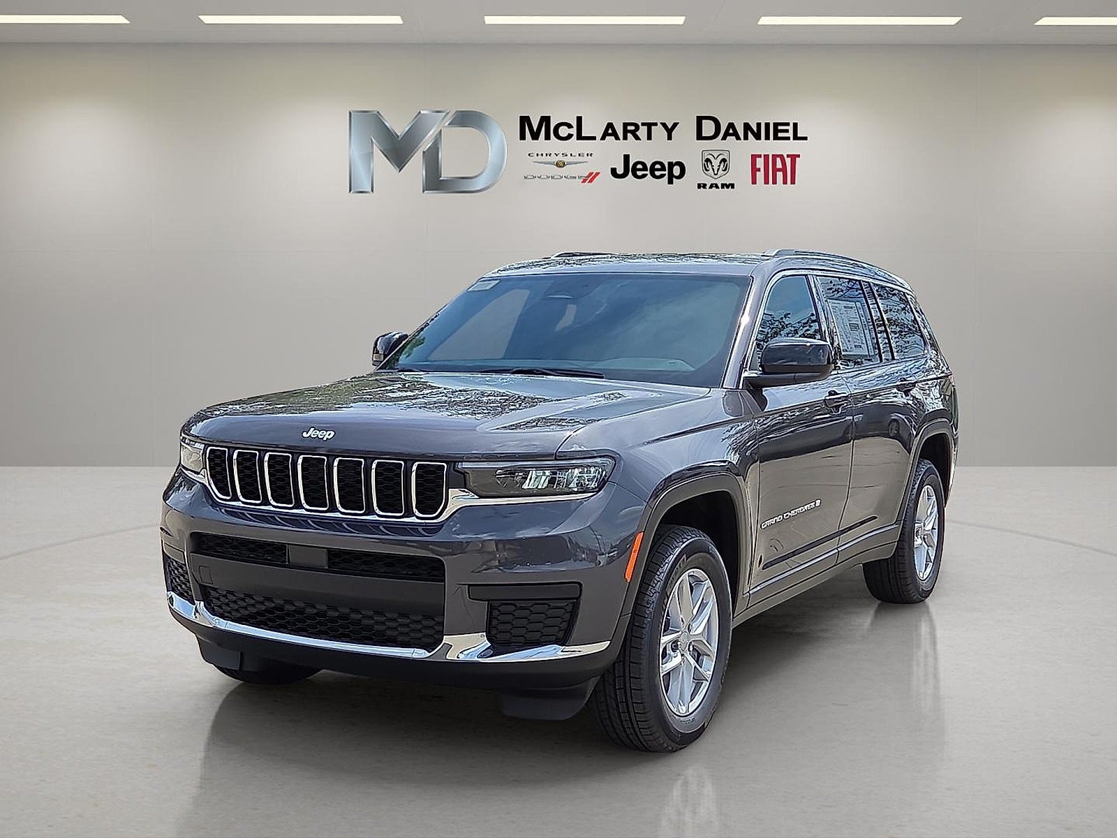 2025 Jeep Grand Cherokee GRAND CHEROKEE L LAREDO X 4X4
