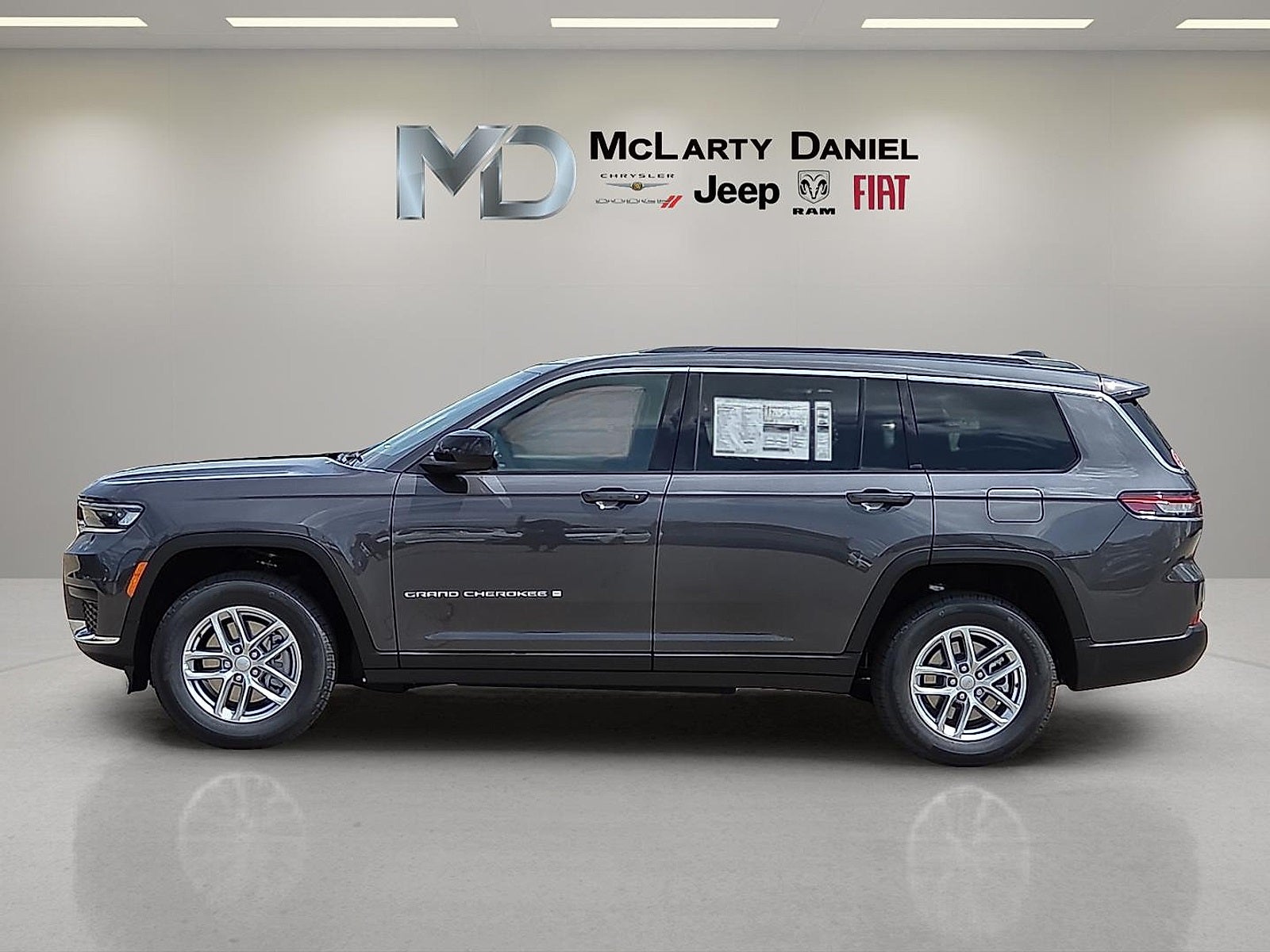 2025 Jeep Grand Cherokee GRAND CHEROKEE L LAREDO X 4X4