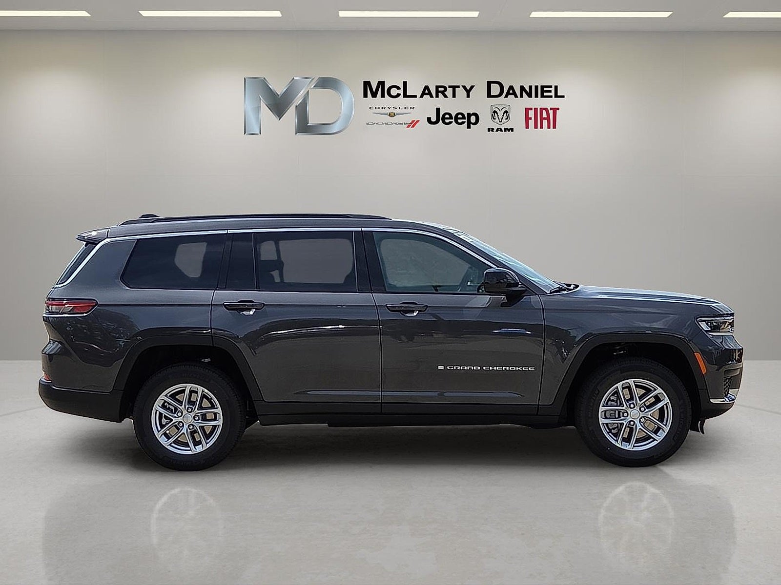 2025 Jeep Grand Cherokee GRAND CHEROKEE L LAREDO X 4X4