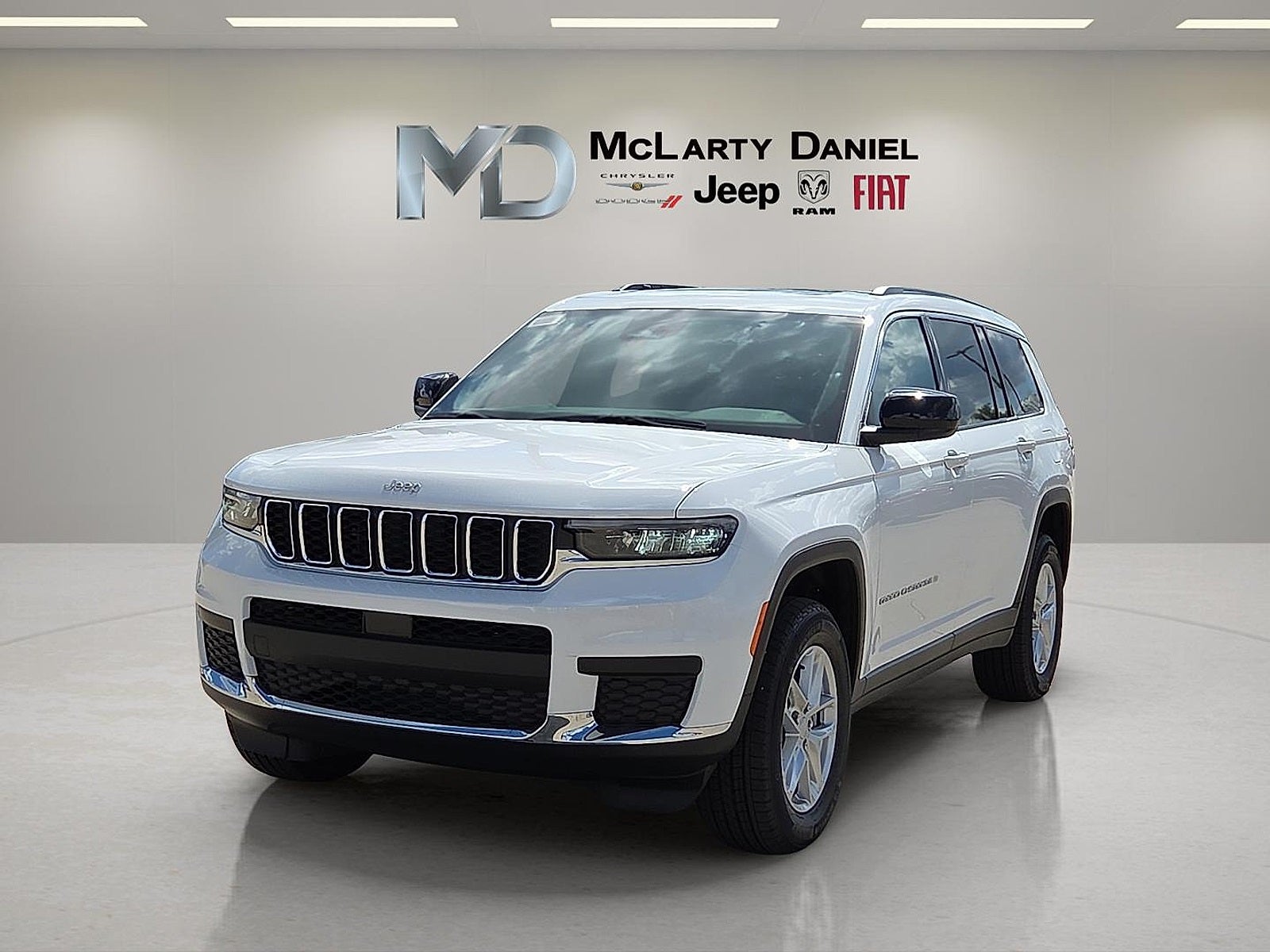 2025 Jeep Grand Cherokee GRAND CHEROKEE L LAREDO X 4X4