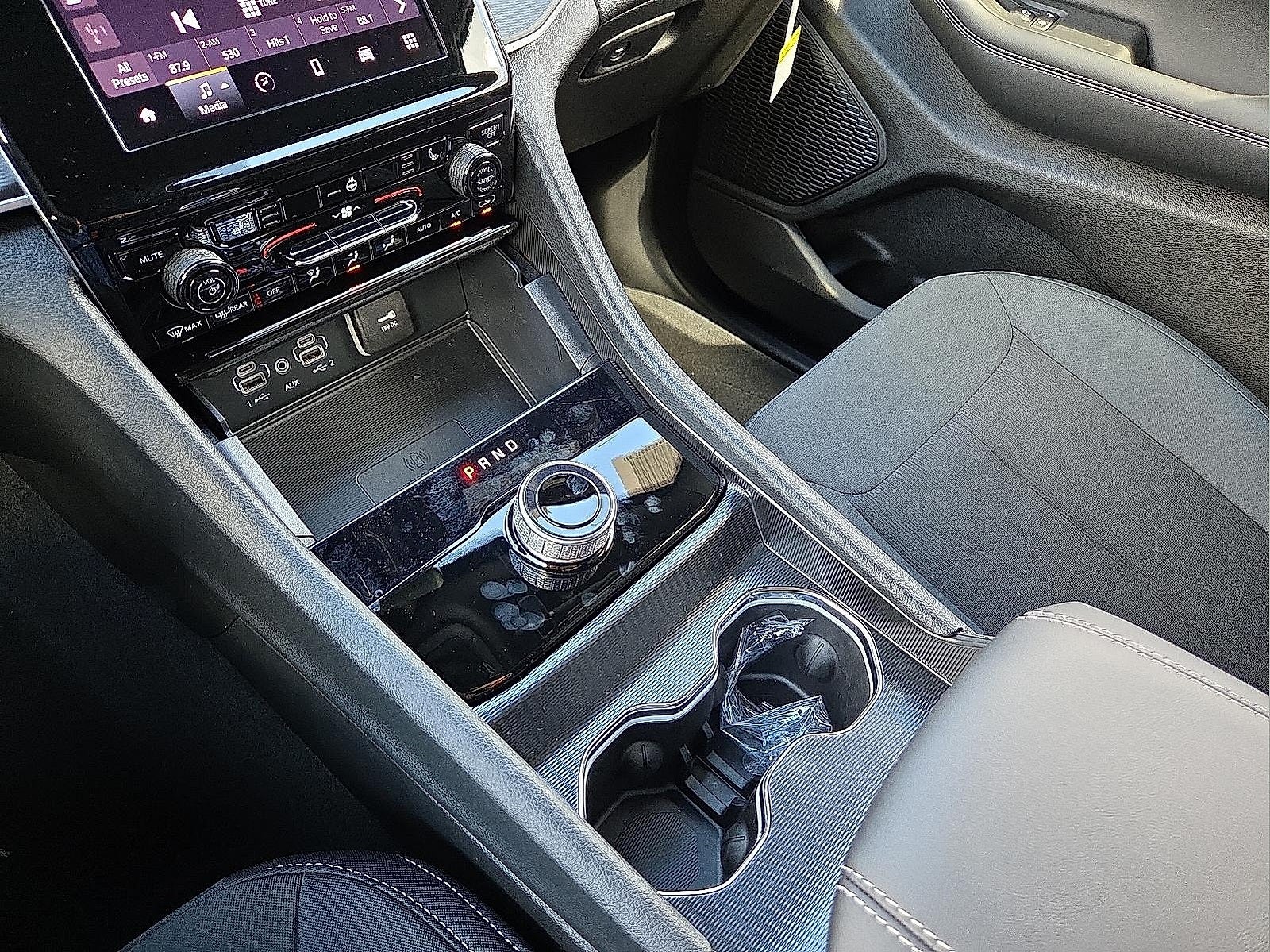 2025 Jeep Grand Cherokee GRAND CHEROKEE L LAREDO X 4X4