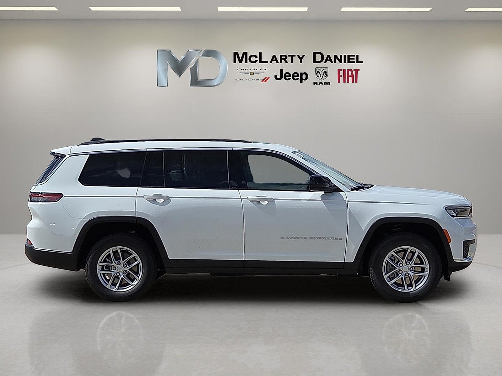 2025 Jeep Grand Cherokee GRAND CHEROKEE L LAREDO X 4X4