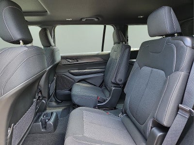 2025 Jeep Grand Cherokee GRAND CHEROKEE L LAREDO X 4X4