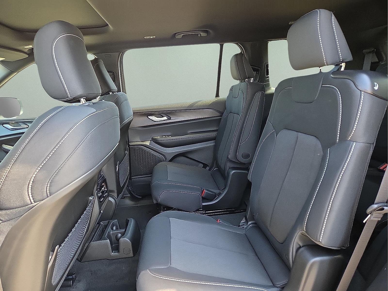 2025 Jeep Grand Cherokee GRAND CHEROKEE L LAREDO X 4X4