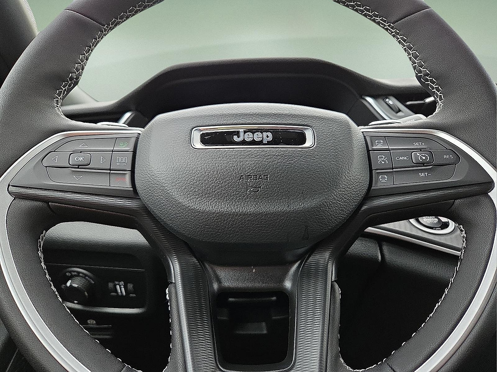 2025 Jeep Grand Cherokee GRAND CHEROKEE L LAREDO X 4X4