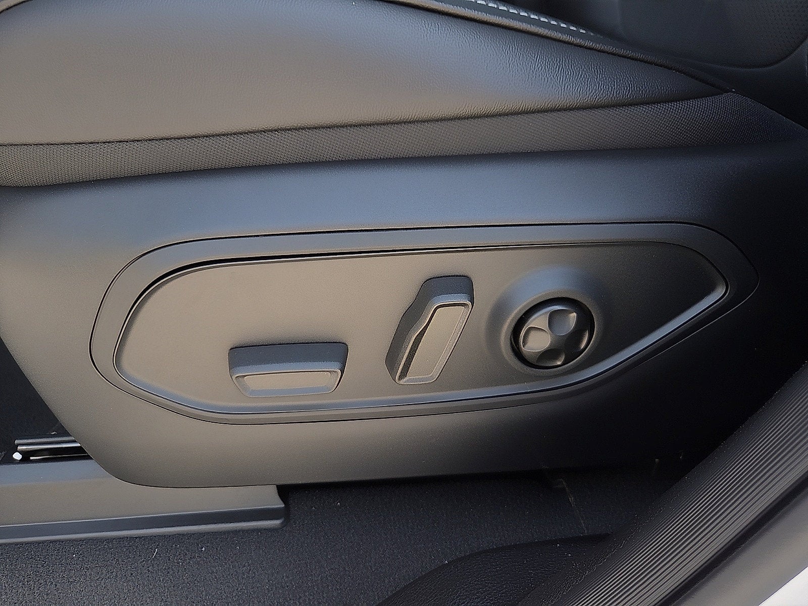 2027 Jeep Grand Cherokee L Laredo Altitude