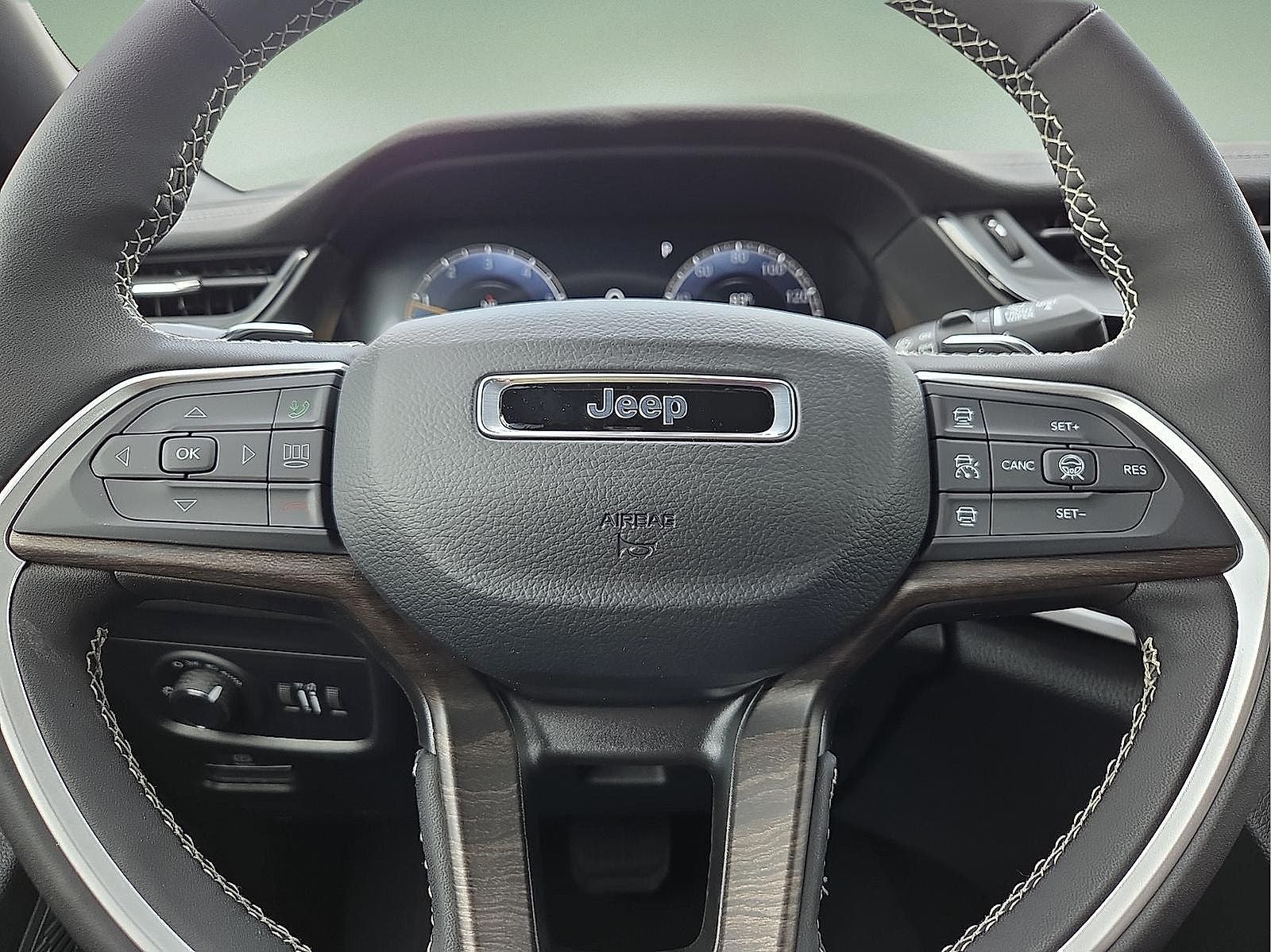 2026 Jeep Grand Cherokee GRAND CHEROKEE L LAREDO ALTITUDE 4X4