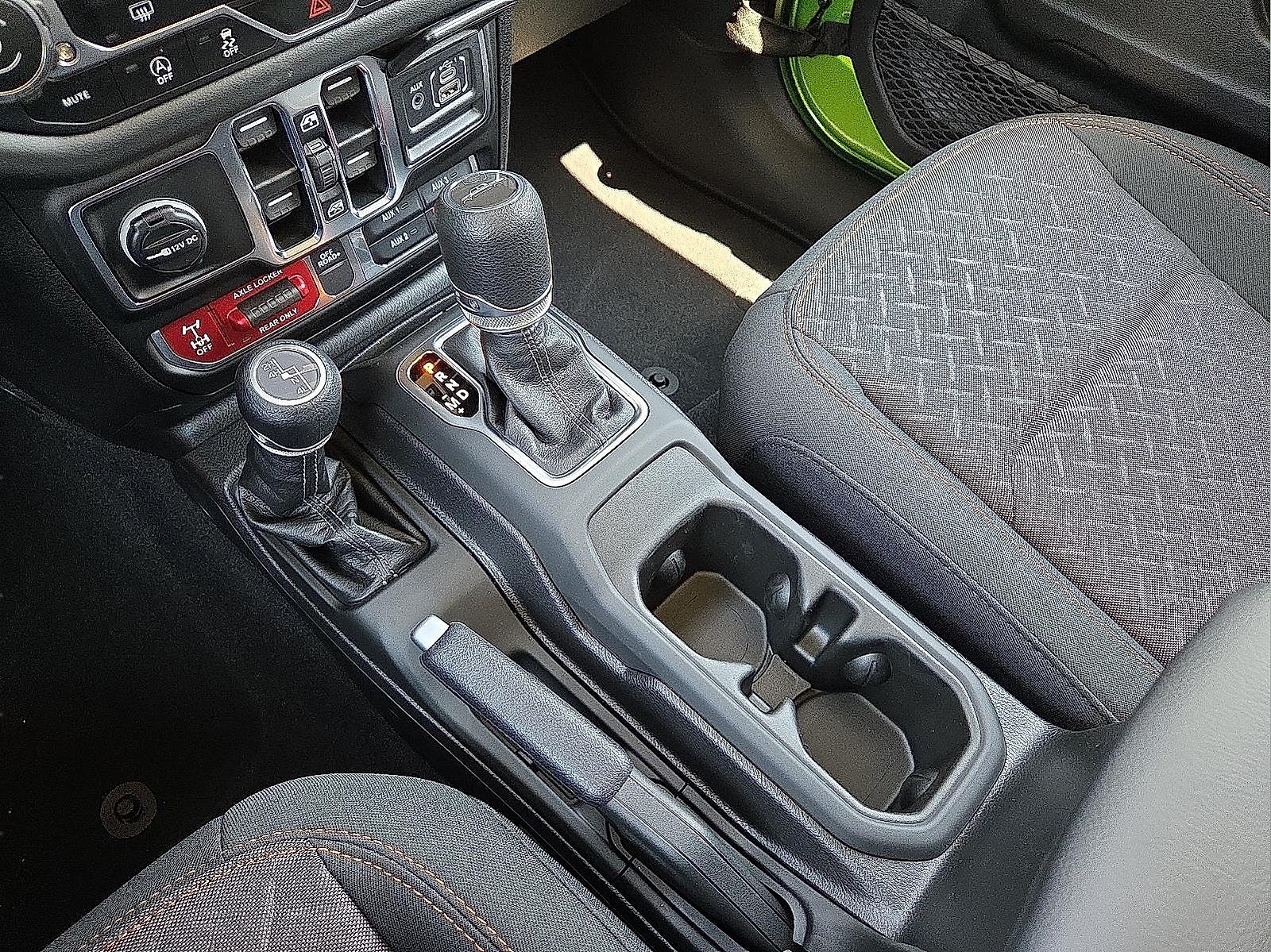 2025 Jeep Gladiator GLADIATOR MOJAVE 4X4